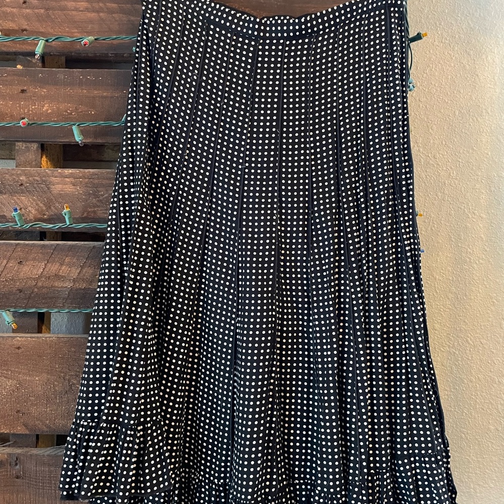Black & white Polka dot two piece skirt set. - Picture 3 of 4